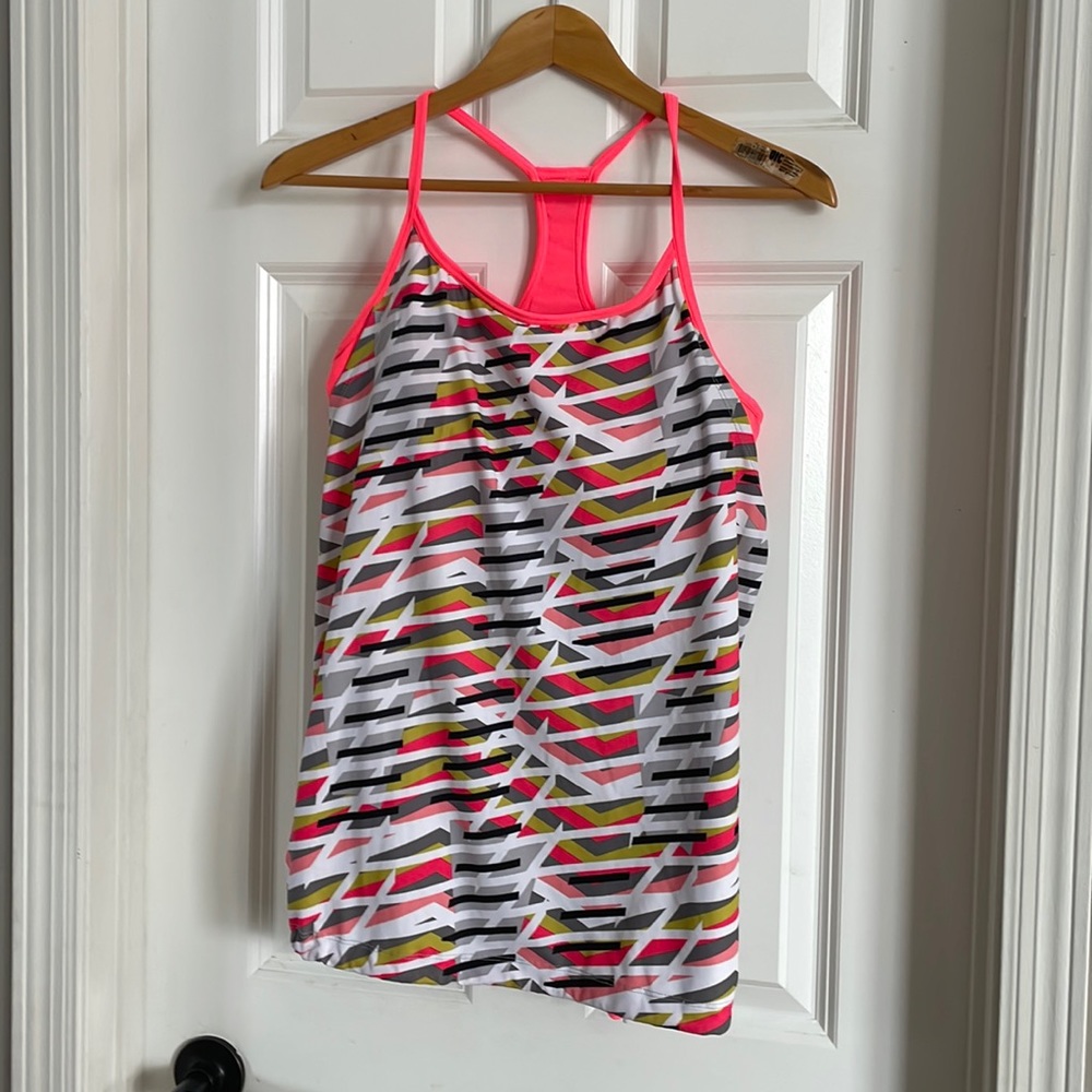 Women’s Fabletics workout tank slightly worn with tie on the bottom to cinch